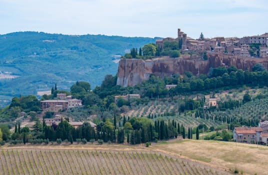 Tuscan Villas With Ancient Wine Cellars Under the Beds